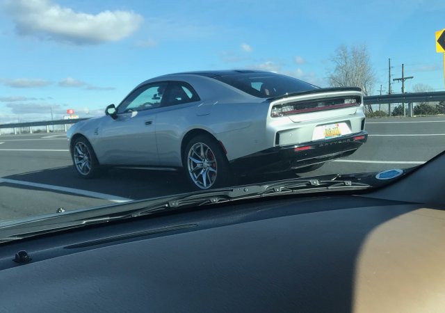 Charger electris silver scatpack.jpg